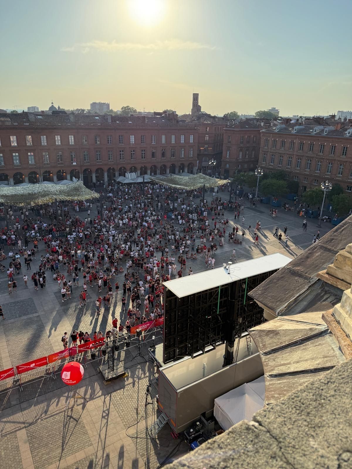 Retransmission finale Top 14 - Evénement grand public - Toulouse, place du Capitole - photo 2 sur 5