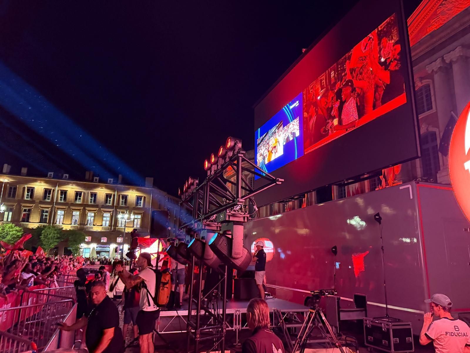 Retransmission finale Top 14 - Evénement grand public - Toulouse, place du Capitole - photo 4 sur 5