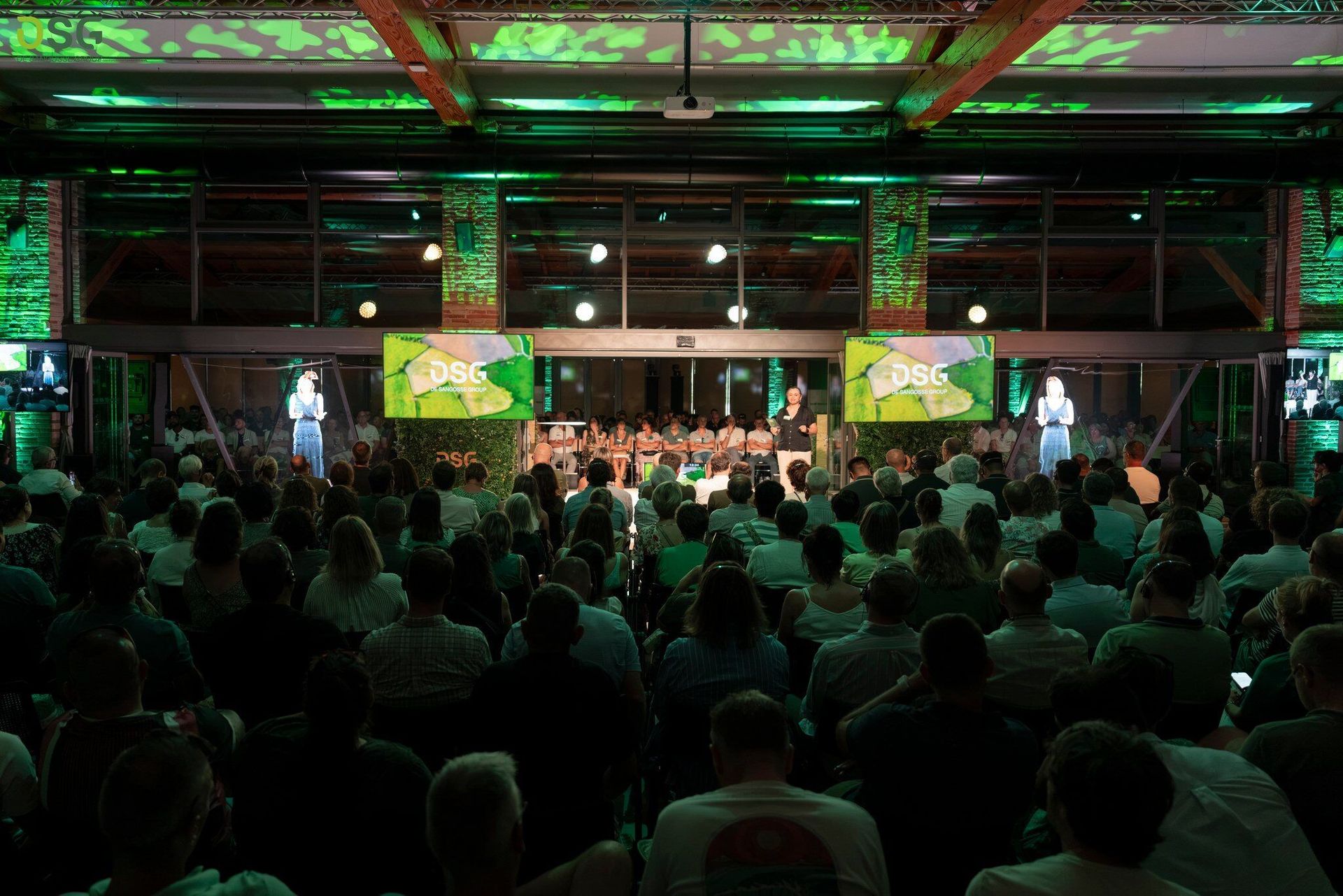 Centenaire d’un groupe agricole, domaine de Preissac : plénière de 550 personnes.